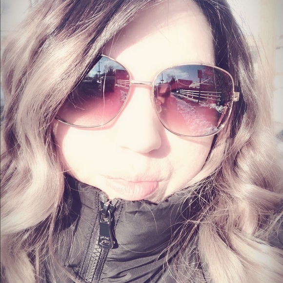 Meet your Posher, Silvia - Picture 2 of 2